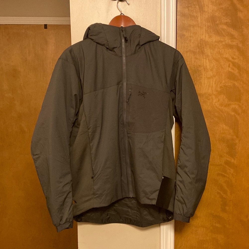 Arc’Teryx LEAF Atom Gen 2. Wolf.